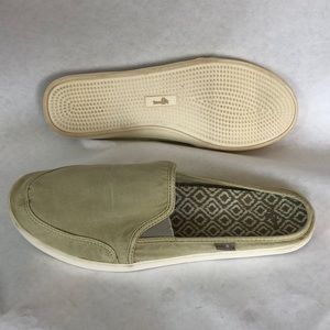 Canvas slip on
